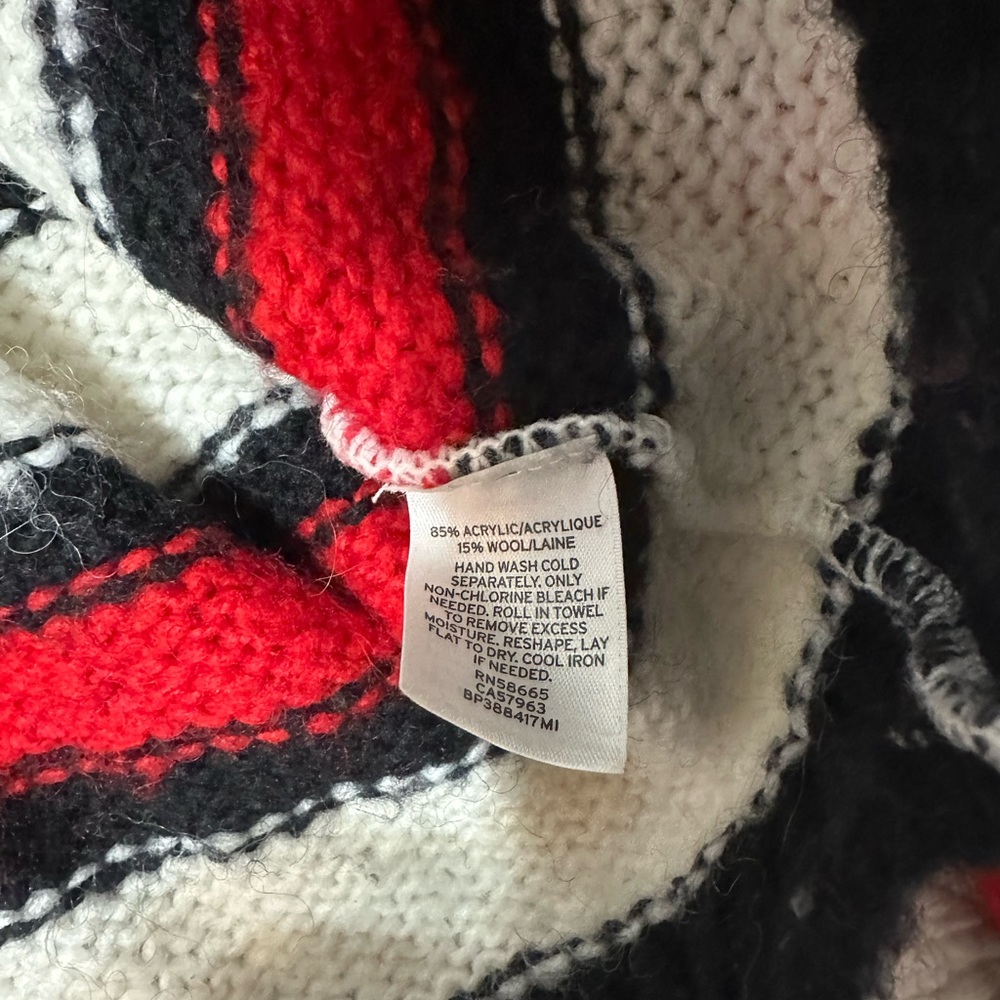 Striped BP sweater with buttons. - Picture 5 of 6